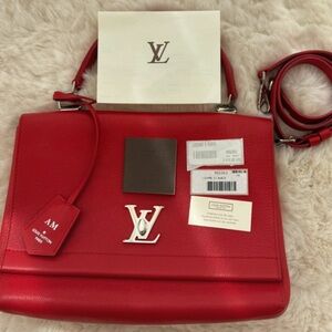 Louis Vuitton Lockme II Rubis Bag – nearly brand new Condition